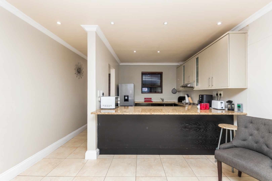 2 Bedroom Property for Sale in Sea Point Western Cape